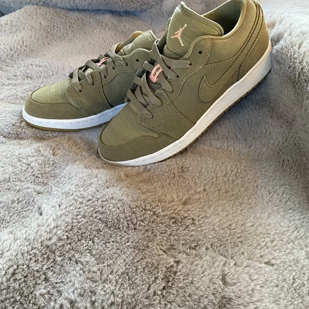 Air Jordan 1 GS Low “Trooper bleached coral” Nike shoes